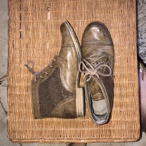 Vintage brown booties